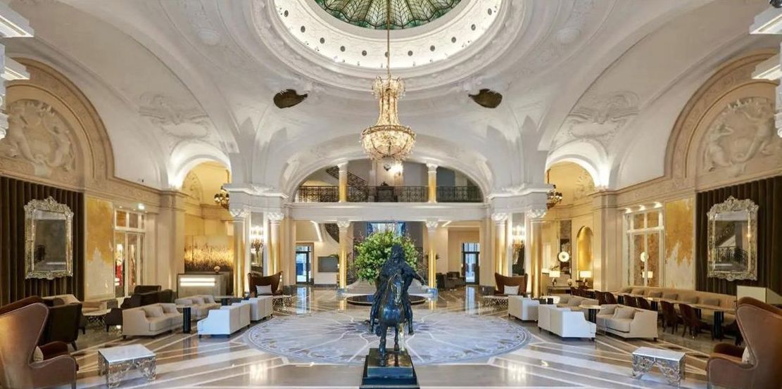 Hôtel de Paris lobby
